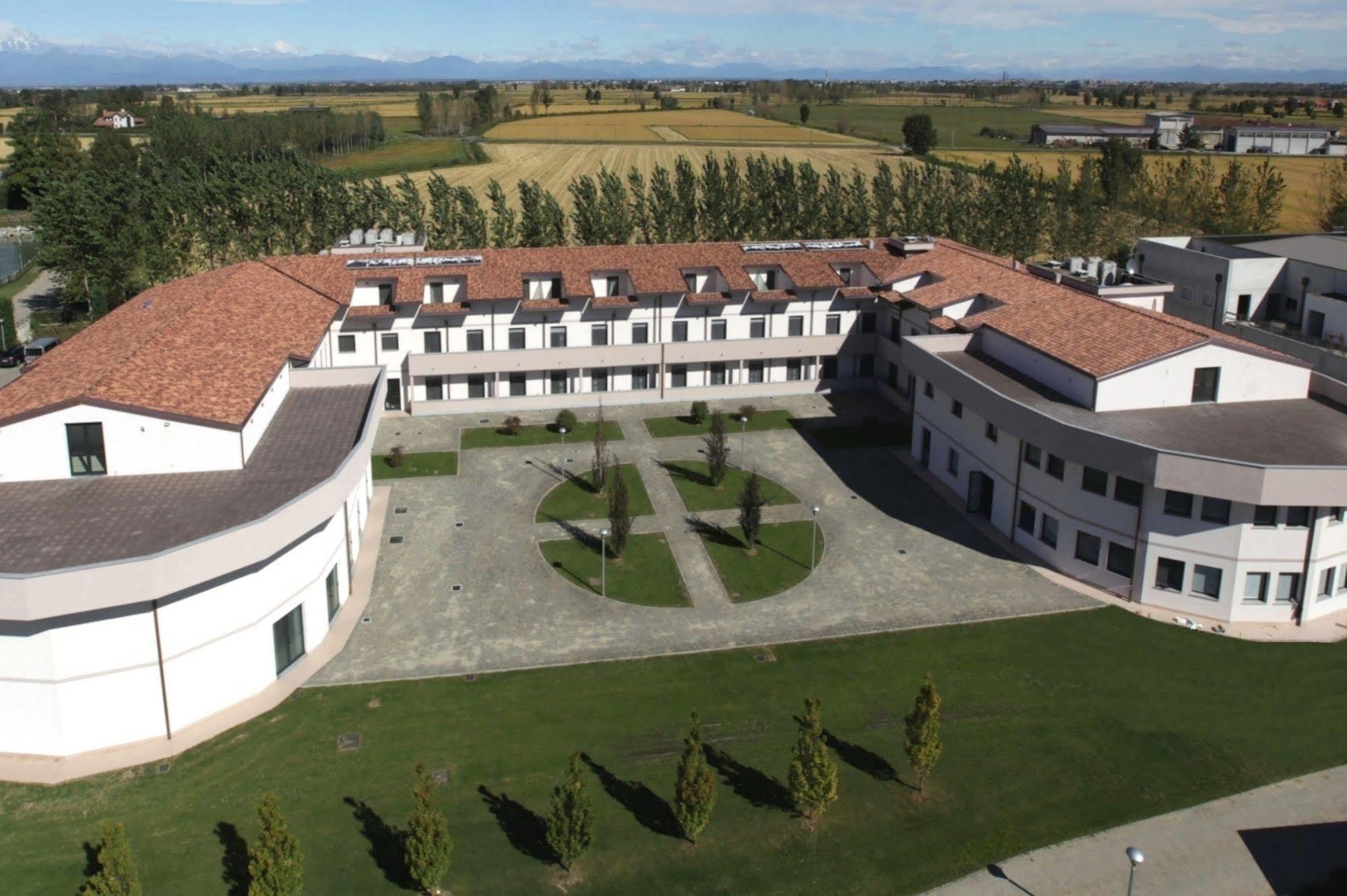 Hotel Novarello Granozzo con Monticello Luaran gambar
